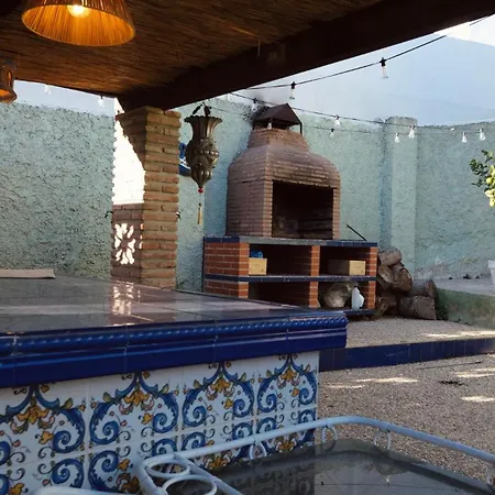 别墅 Authentic Andalusian Boho - Pool - Garden-bbq- 7 Guests 贝纳尔马德纳